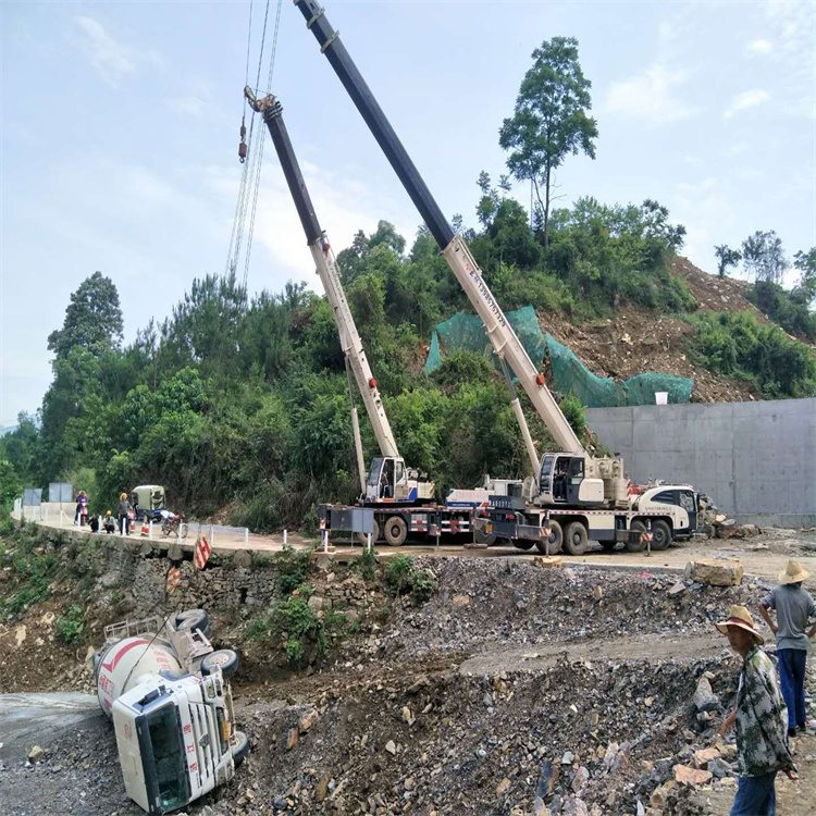 唐山路北汽车掉沟里叫吊车救援要多少钱
